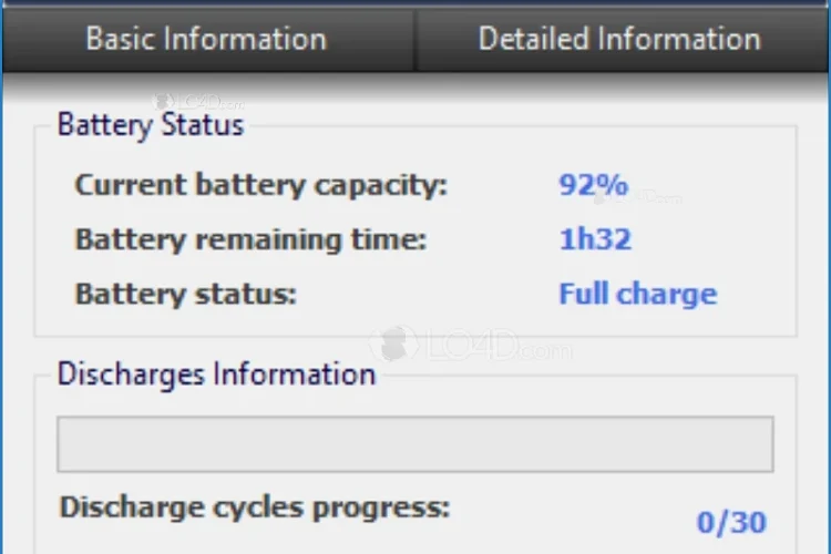 Captura de pantalla de la aplicación BatteryCare que muestra información detallada de la batería, incluidos los ciclos de descarga, el nivel de desgaste y la capacidad, lo que sugiere que es necesario realizar un mantenimiento de la batería.