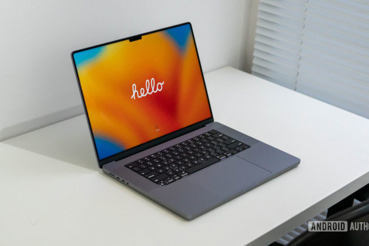 Una imagen que muestra los nuevos modelos de MacBook Pro de 14 pulgadas, el MacBook Pro de 16 pulgadas M2 Pro-M2 Max