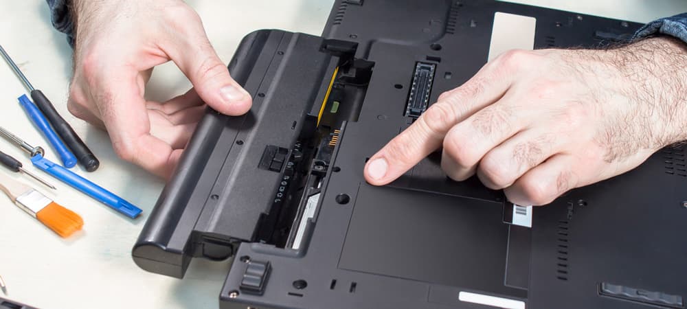Image illustrating the process of replacing a laptop battery. The image shows a step-by-step guide, including opening the battery compartment, removing the old battery, inserting the new battery, securing it with screws, and closing the compartment.