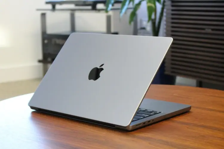 Una imagen que muestra los nuevos modelos de MacBook Pro de 14 pulgadas, M2 Pro y M2 Max.