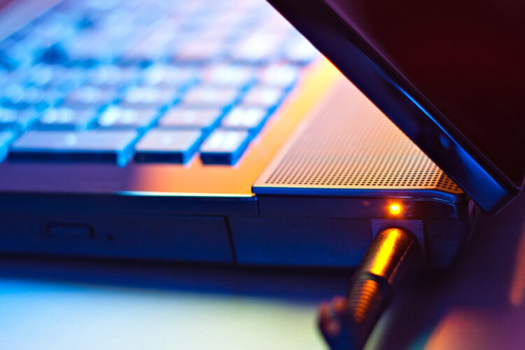 how to fix my laptop battery not charging