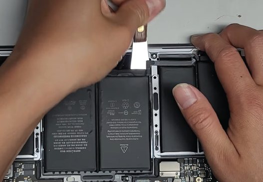 Here's how much Apple charges for every part to fix your own MacBook